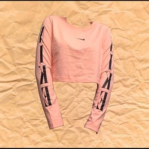 NIKE CROPPED PINK LONG SLEEVED GRAPHIC TEE !!!